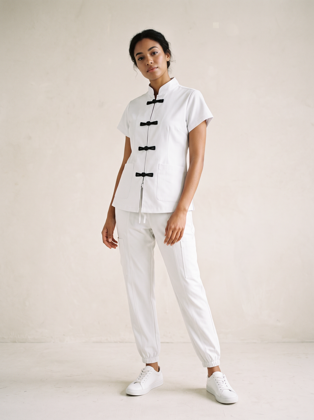 Modelo Dama Scrub Chino